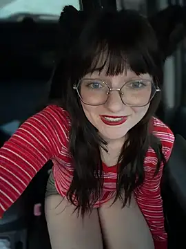 urpuppymoon élő XXX-chatje