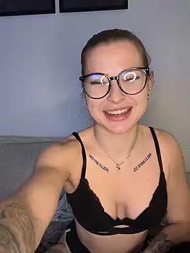 Alyssa-Schwarz লাইভ XXX চ্যাট