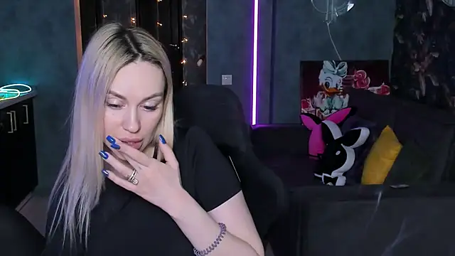 XXX chat uživo modela Blckmirrorr