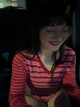 urpuppymoon élő XXX-chatje