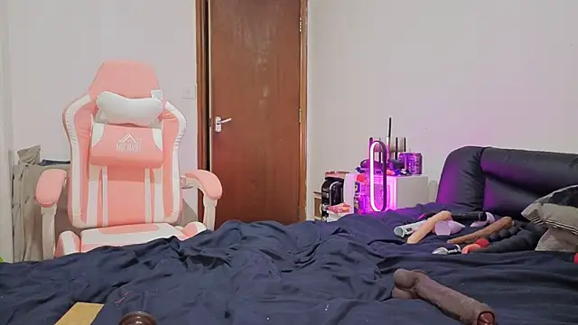 ENGLISHEMILY_69 live XXX chat