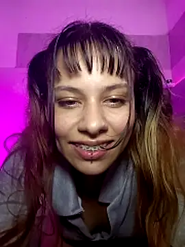 Hairy_ptt élő XXX-chatje