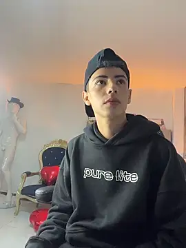 Sebastian_Reed Live XXX-chat