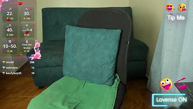 XXX chat uživo modela Paulaellie