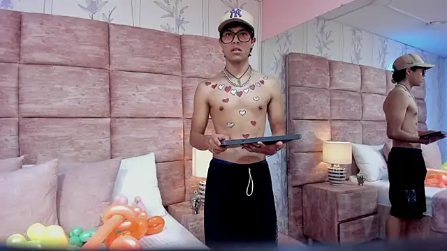 Pokazy przed kamerką – Escanor_Hot