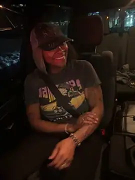 HaloRodeoLover2 Adlı Modelin Canlı XXX Sohbeti