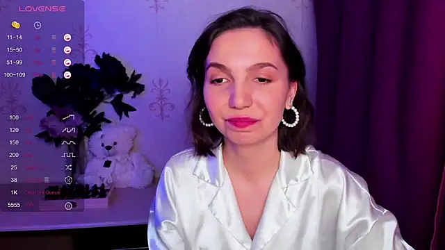 Czat XXX na żywo – KindHazelHere_