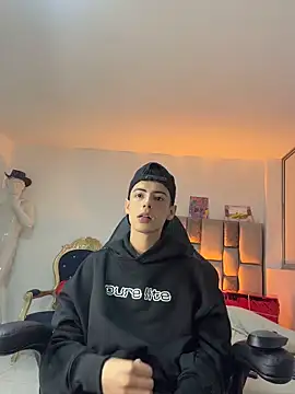 XXX chat uživo modela Sebastian_Reed