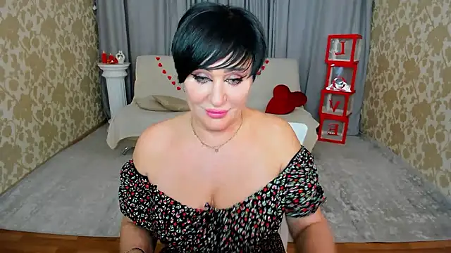 KiraTempt élő XXX-chatje