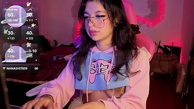 XXX chat uživo modela larah_uwu