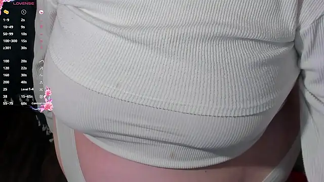 LilyBelll élő XXX-chatje