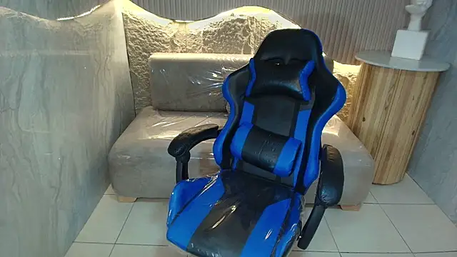 Naomi_gold_r live XXX chat