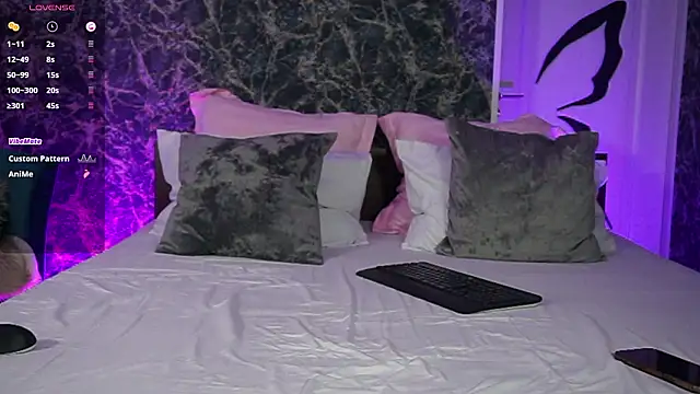 BrianaGolddenn's Live XXX Chat