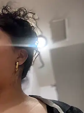 kimmiakiss22's Live XXX Chat