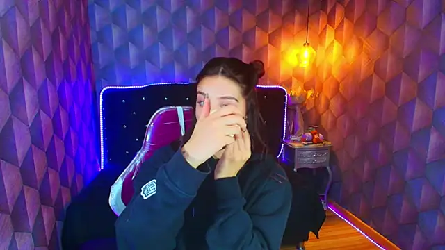 LiaHarryis Adlı Modelin Canlı XXX Sohbeti