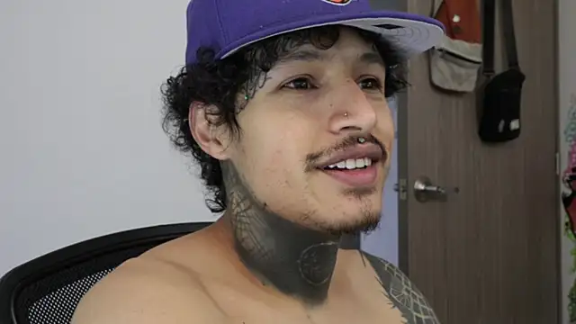 trieone: вебкам-шоу