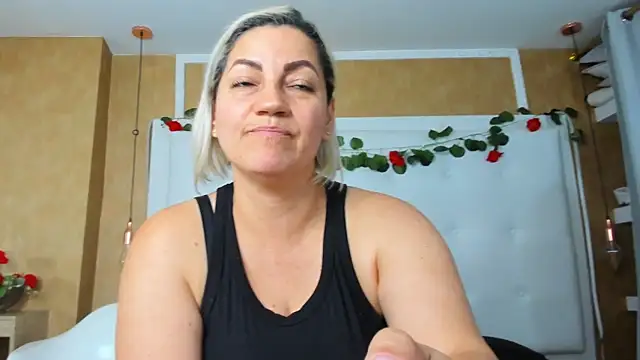 Heidy_milf Adlı Modelin Canlı XXX Sohbeti