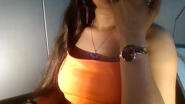 Yashika_Loves Adlı Modelin Canlı XXX Sohbeti