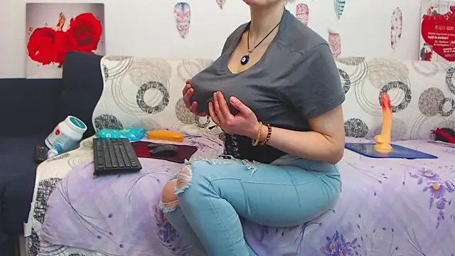 Playful_Goldie_WOW__ Show in webcam