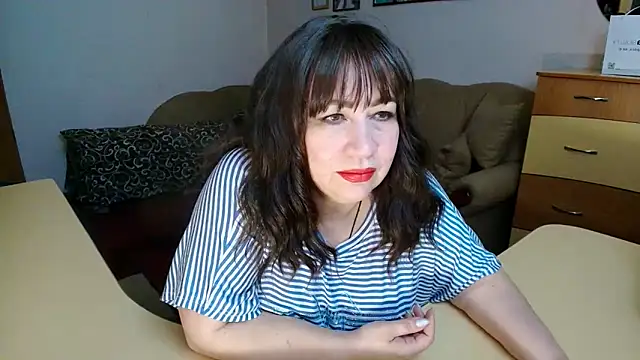 Lucretia_Goldi_: онлайн-секс-чат