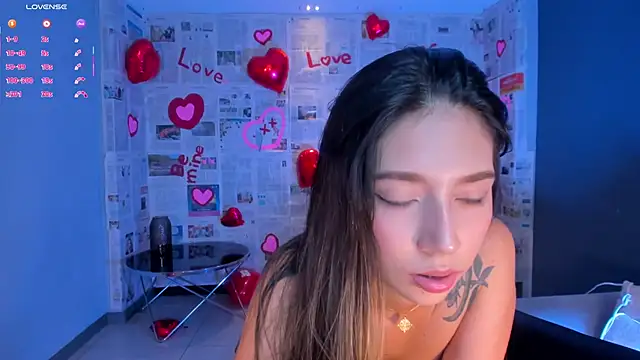 TaraLawrence's Live XXX Chat