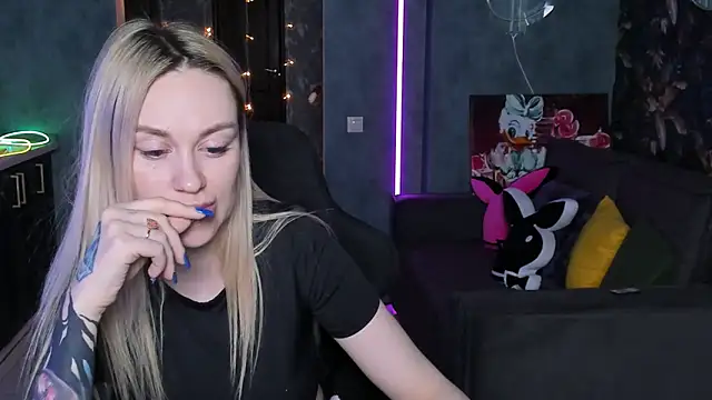 XXX chat uživo modela Blckmirrorr