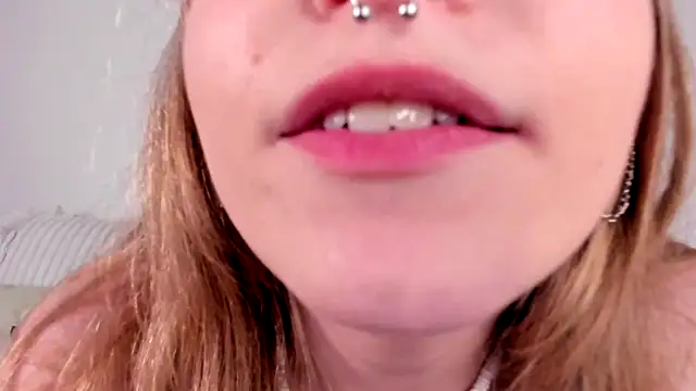 MiaMews' Live XXX Chat