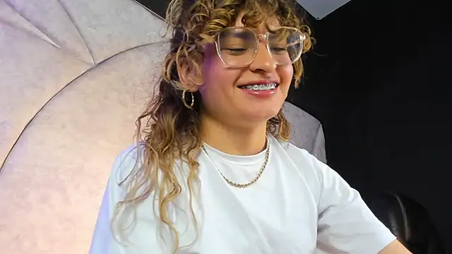 EmiliRouse_'s Live XXX Chat