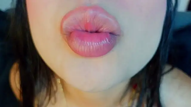 mia_roux1 élő XXX-chatje