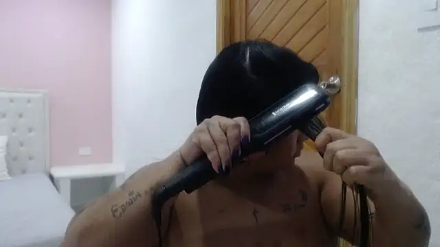 Gabycutee: онлайн-секс-чат