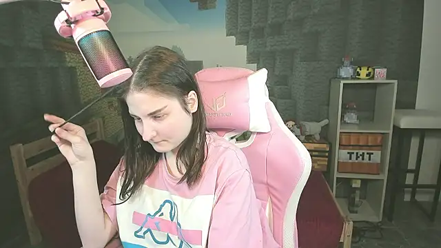 Živý XXX chat KiraDuvall