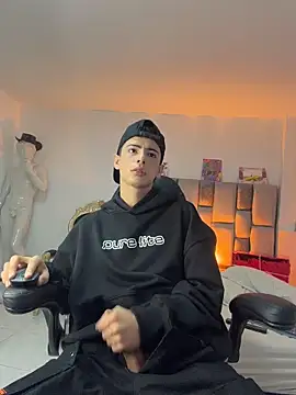 Sebastian_Reed: онлайн-секс-чат