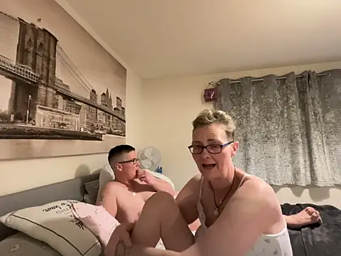 Curvy-Jinx: διαδικτυακό σόου στην κάμερα