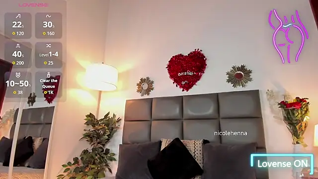 nicolehennaのライブXXXチャット