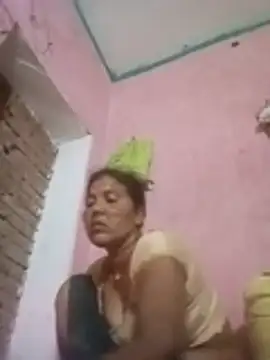 Madhubala_Love: διαδικτυακό σόου στην κάμερα