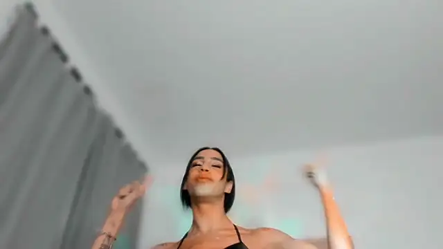 KatalinaMillan Adlı Modelin Canlı XXX Sohbeti