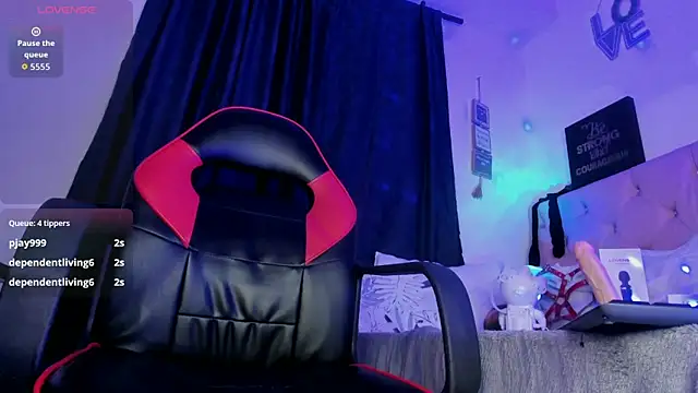 XXX chat uživo modela Nicolle_Ferran