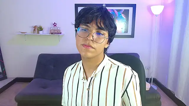 Maecum18 Adlı Modelin Canlı XXX Sohbeti