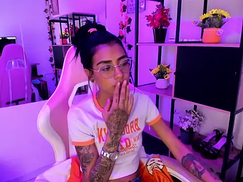KarlaSlutSkinny__'s Live XXX Chat
