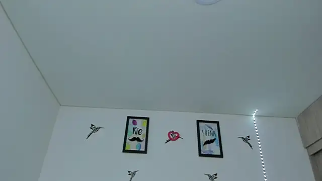 im_sarah34's Live XXX Chat