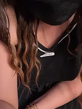 Yaraa8 লাইভ XXX চ্যাট