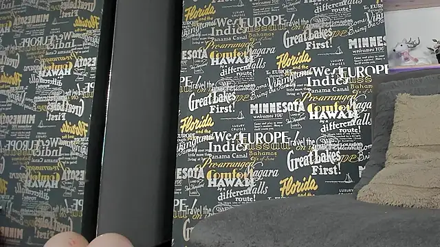 DemmiLove live XXX chat