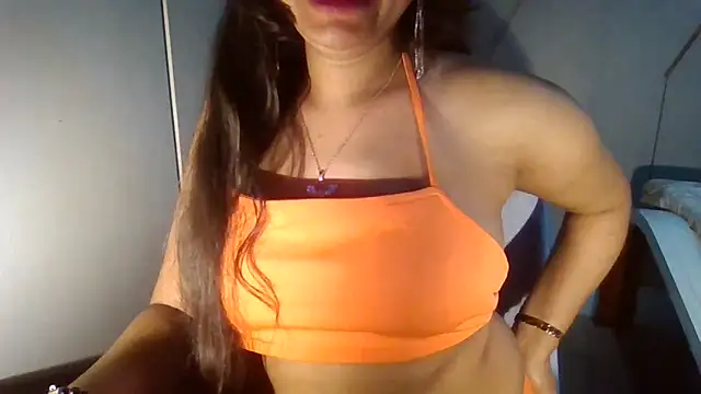 Yashika_Loves Adlı Modelin Canlı XXX Sohbeti