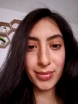 MIYESSI Adlı Modelin Canlı XXX Sohbeti