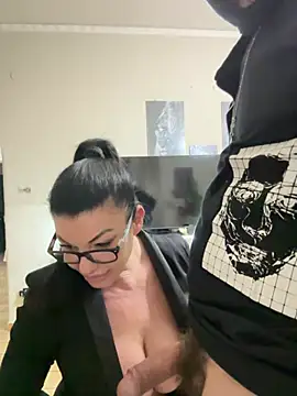 Show modela trombaio na web-kameri