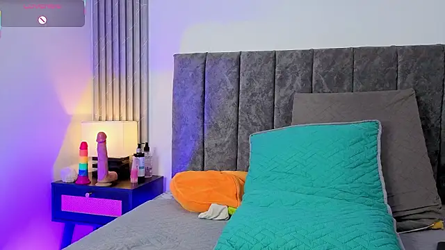 Ema_Stone65 Adlı Modelin Canlı XXX Sohbeti