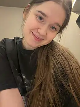 HornyGirlH Adlı Modelin Canlı XXX Sohbeti