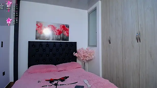 pinky_f00x's Live XXX Chat