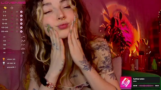 دردشة IttyKitty الجنسية المباشرة