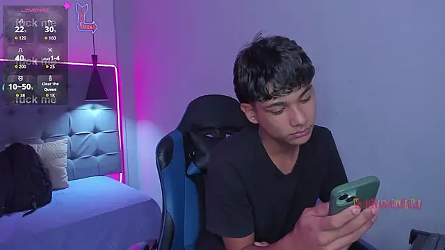 OliverTwinky live XXX chat